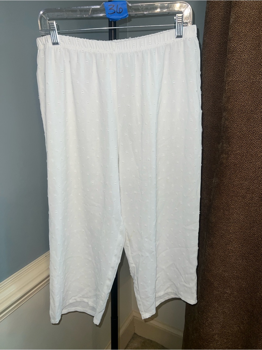 Laura Ashley White Eyelet Cropped Pants